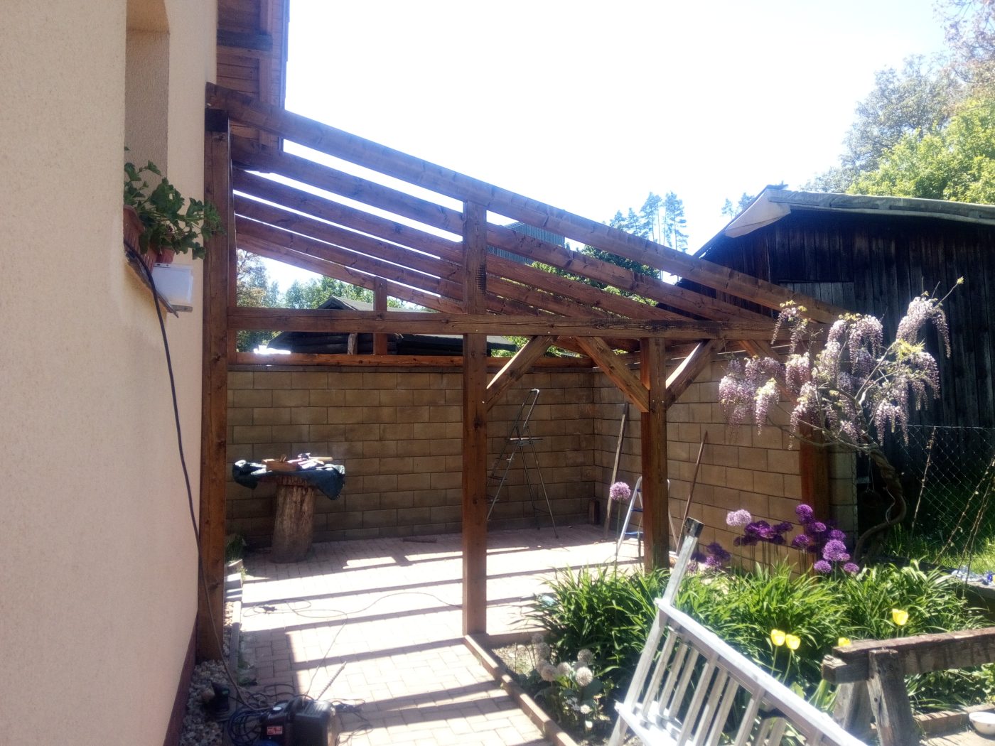 Pergola s taškovou střechou, fotka 1 z 10