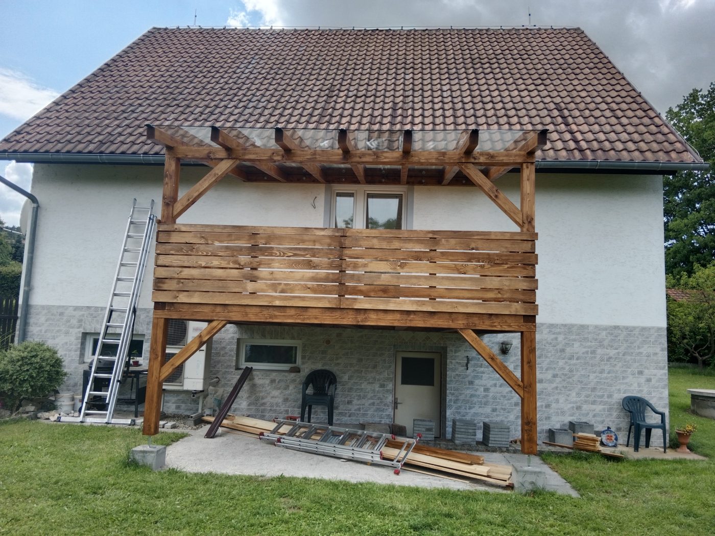 Zvýšená terasa s pergolou (celý postup realizace), fotka 3 z 14