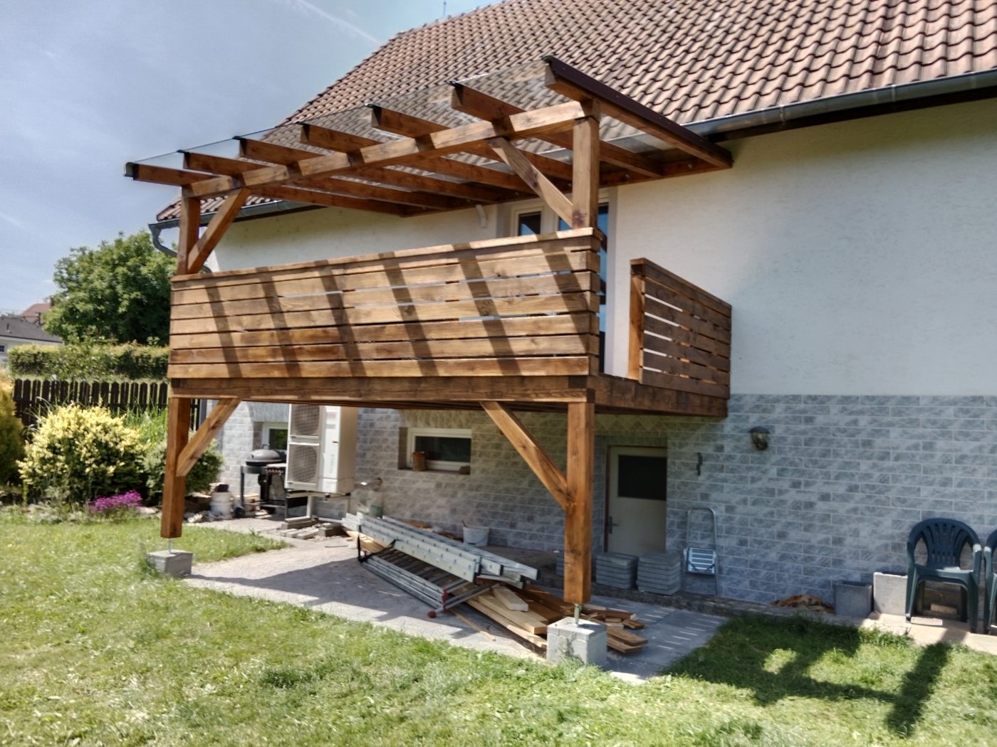 Zvýšená terasa s pergolou (celý postup realizace), fotka 5 z 14