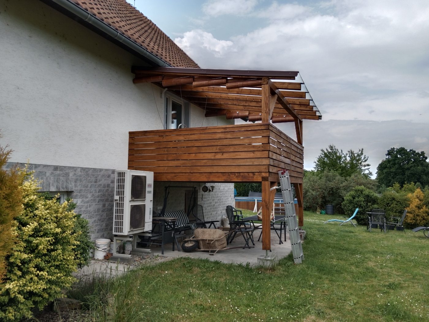 Zvýšená terasa s pergolou (celý postup realizace), fotka 14 z 14