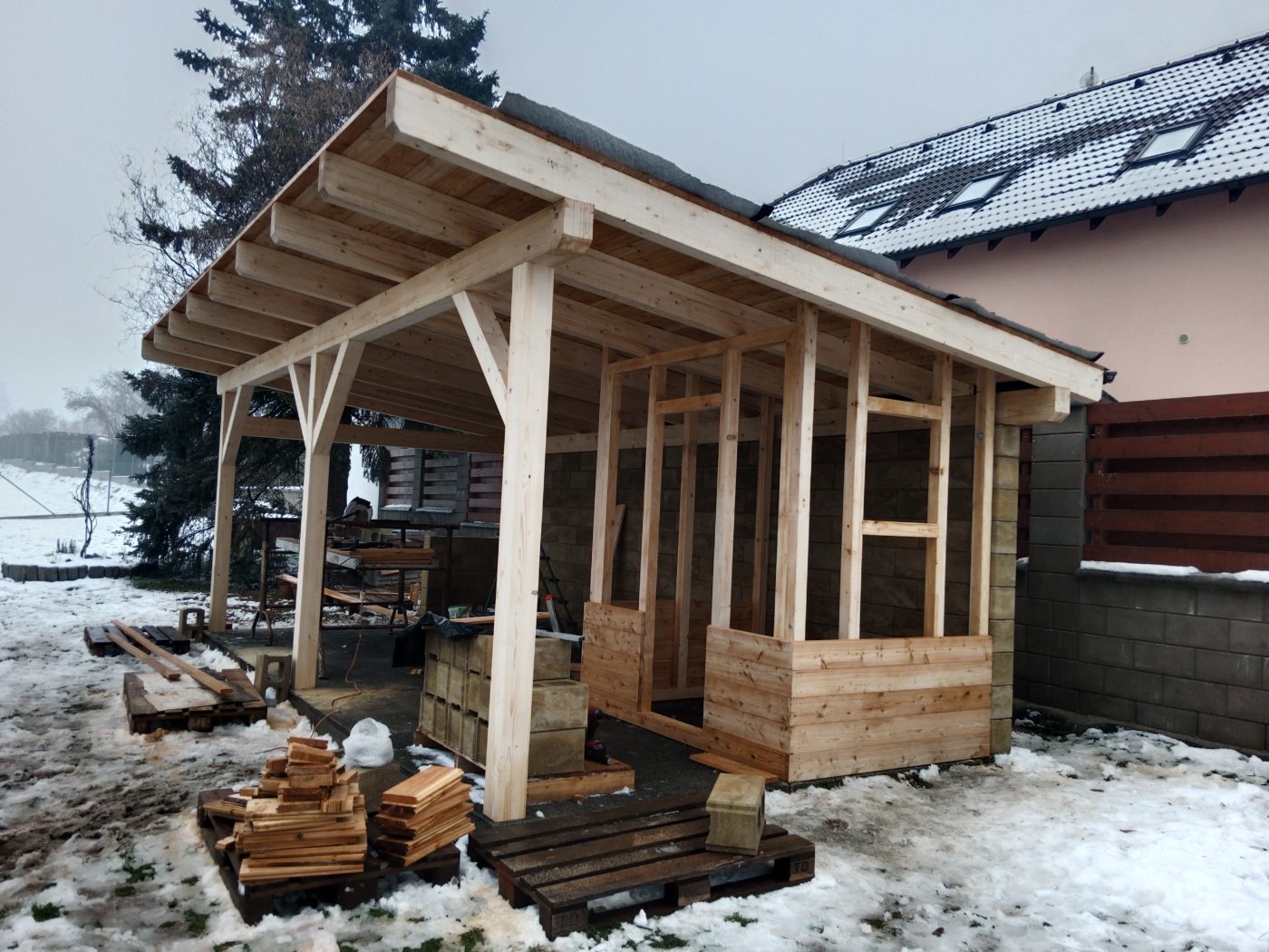 Zahradní domek s přístřeškem, fotka 2 z 9